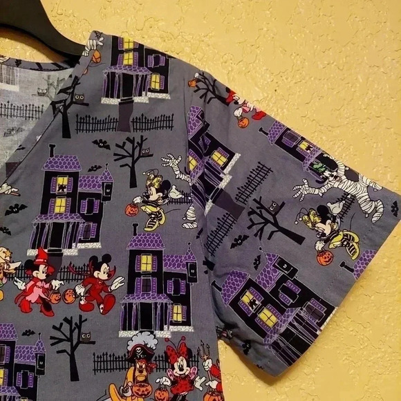 Disney HALLOWEEN Scrub Top Womens XS Mickey Minnie Mouse Donald Goofy - Picture 4 of 6